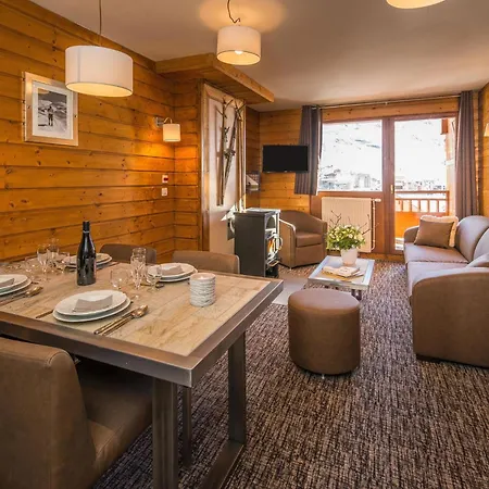 Savoyard Style Alpine Retreat Appartement